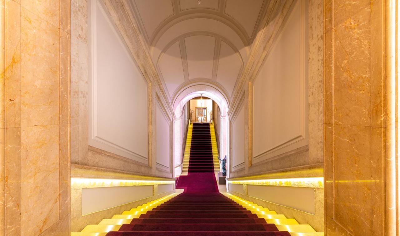 Pousada De Lisboa - Small Luxury Hotels Of The World Exterior foto The staircase of the National Museum of the Republic of China
